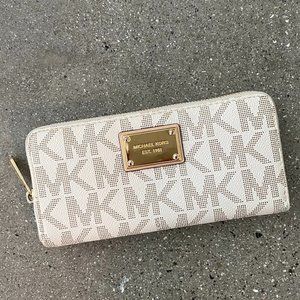 Michael Kors White and Gold Signature Wallet